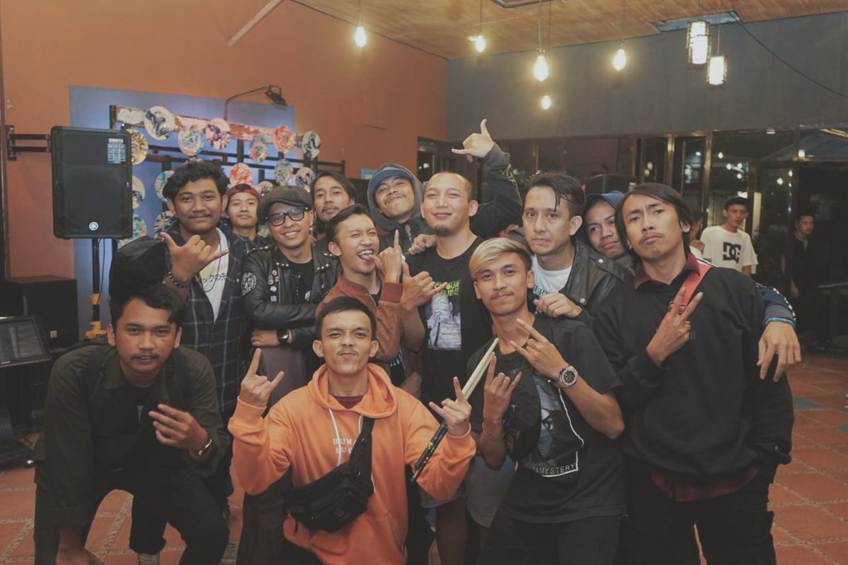 still available!!!
<a href="/GBC_Reborn/">GBC Reborn</a> x Mary Ann