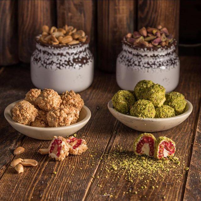 RedCaveKW's tweet photo. Raspberry with Peanut and pistachio 😋💛💚 https://t.co/1MeGYBPl28 https://t.co/HEzkGPVW2y