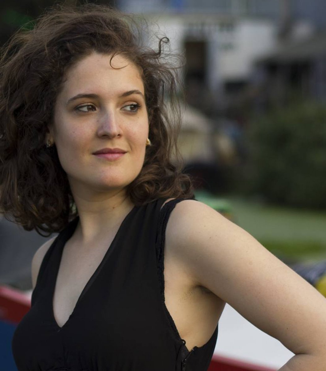 GGameFestival's tweet photo. El #viernes 📅 @moreelen , #bizdev y productora en #DigitalLiberties además de ser miembro de los @BAFTAGames, hablará sobre "Cómo hacer juegos y pagar el alquiler" 📢 donde explicará cómo plantear un proyecto para poder montar un estudio sostenible 📈. https://t.co/lYCyNExPvv
