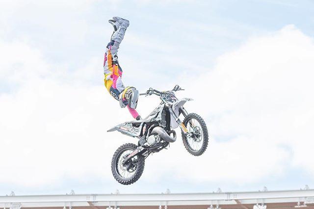 Get a load of Chucky ‘The white knight’ Norris right here! 👌🏻💪🏻 Repost from @joshlynchphoto - @chuckyfmx showing his flawless technique🔥🔥
@nitrocircus 
@citycoastmotorcycles @oakleyaus_nz @link_international @pirellimotoaus @ringmasterimages @motulau… bit.ly/2G0B2LU