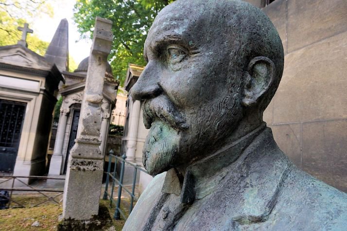Crowdfunding : une levée de fonds pour restaurer la tombe de Georges Méliès <a href="/gmeliesproject/">The Georges Méliès project</a> @egeorgesmelies 3dvf.com/actualite-2575…
