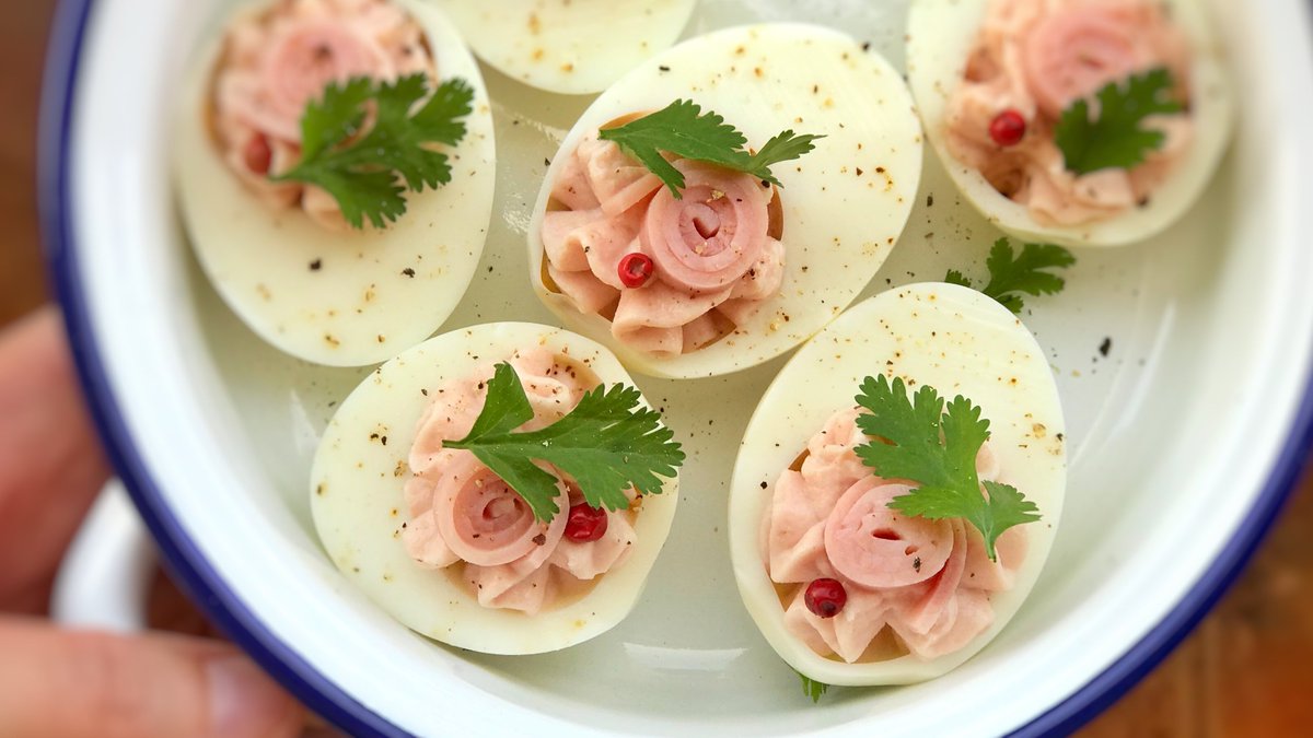 Deviled eggs with ham ❤ Recipe: junedarville.com/deviled-eggs.h…  #belgianfoodblogger #belgianfoodie #belgianblogger #antwerpfoodie