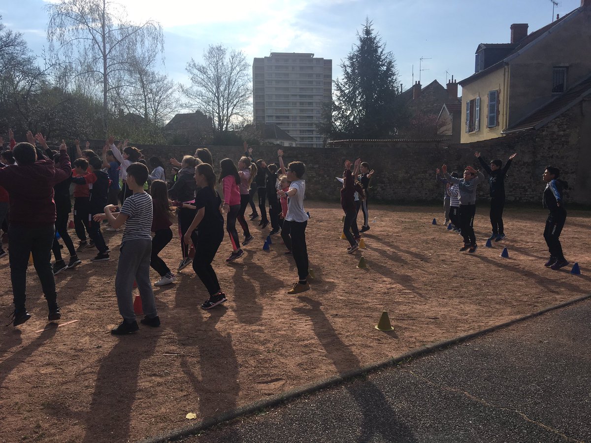 ecoleLiandon's tweet photo. Crossfit 6e 5e Segpa Ulis et CM2 #inclusion #ecoleliandon https://t.co/KvwqLHAJtk