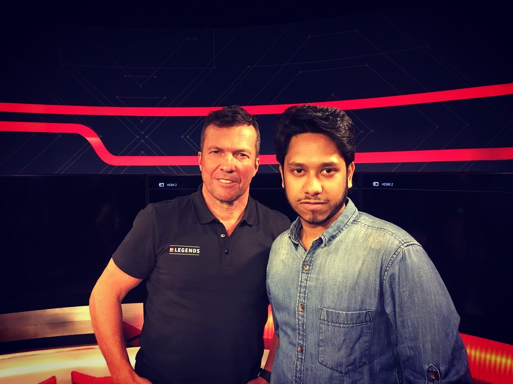 iamargha's tweet photo. That legendary moment when Lothar Matthāus met me... 😂😝 

#MumbaiDiaries #BLLegend #BundesligaLegend #DieMannschaft #BundesligaOnStar #Bundesliga #Legend #WorldCupWinner #WorldCup #FIFAWorldCup #Football #ThrowbackTuesday #Throwback https://t.co/T6Huh6xkQm