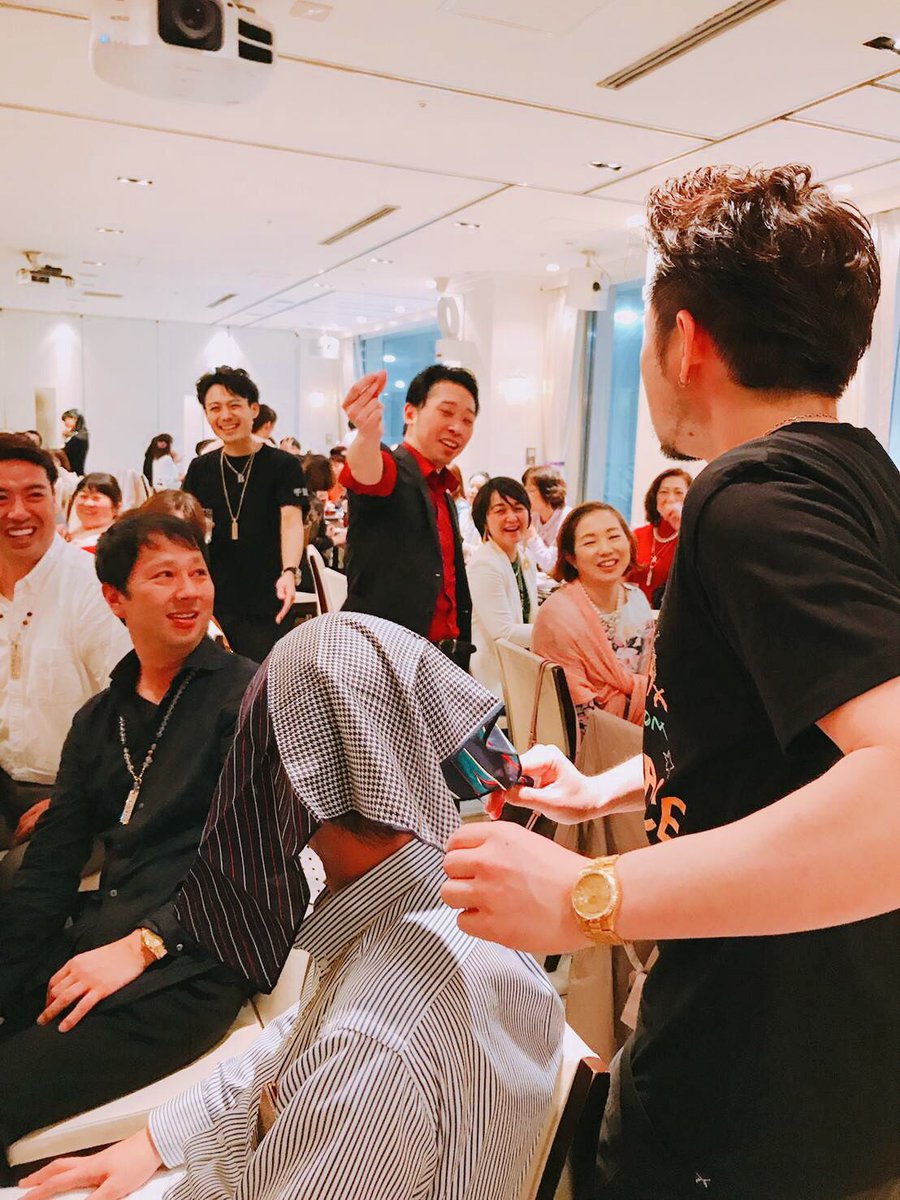 magic_tomoya's tweet photo. 品川にあるアリスアクアガーデンで行われたパーティーでマジック。

むちゃくちゃ盛り上がった。

パフォーマンス後、一緒にお食事もさせて頂いて、その後、麻布十番にあるスカイバーで行われた3次会にも参加しました。

皆さん、パワフルな人たちばかりで元気ももらった。

さらに精進しよう。 https://t.co/97nNwhULlS