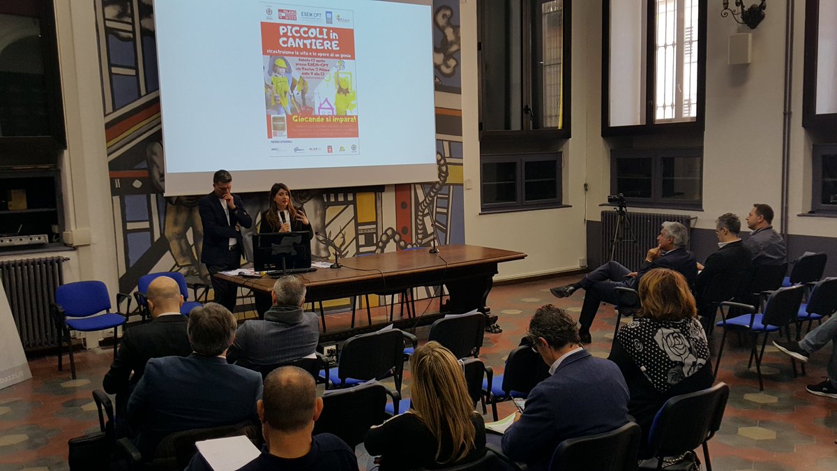 EsemCpt's tweet photo. @barbirato_k, Direttore @EsemCpt, e Umberto Andolfato, Preside dell' ITI Bazzi, presentano il progetto #BuildOurSafety iniziativa che quest'anno affronta il tema del Packaging Innovation in #cantiere https://t.co/0L224ERjP3