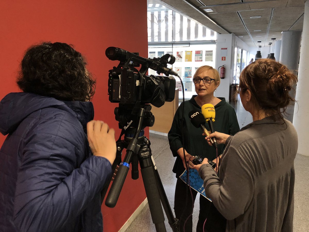 UVic_FEC's tweet photo. Comença la @eweekvic en la seva 15a edició amb la seva directora, Montse Casas, atenent els mitjans.
Avui rebem a @saulgordillo, director de @CatalunyaRadio i Mitjans Digitals de la @CCMA_cat; i a Javier Muniáin, gerent de Marketing i Empreses Catalunya a @Telefonica. Som-hi! https://t.co/k8JAgJi6OJ