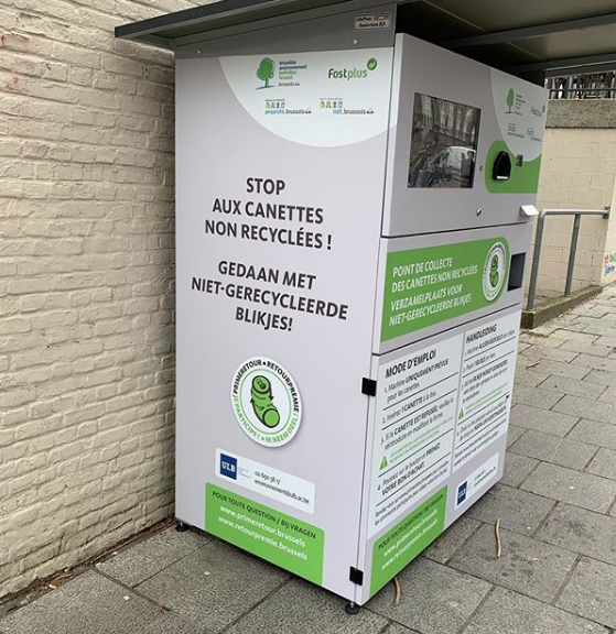 ULBruxelles's tweet photo. Hier, la Région bruxelloise a lancé un projet pilote de « prime retour » pour les canettes. Le campus du Solbosch fait partie des 3 espaces publics qui accueillent ce test ! 
Découvrez cette belle initiative : https://t.co/xS7MS2iuAK #ulbengagée https://t.co/SOpkA3CCy5