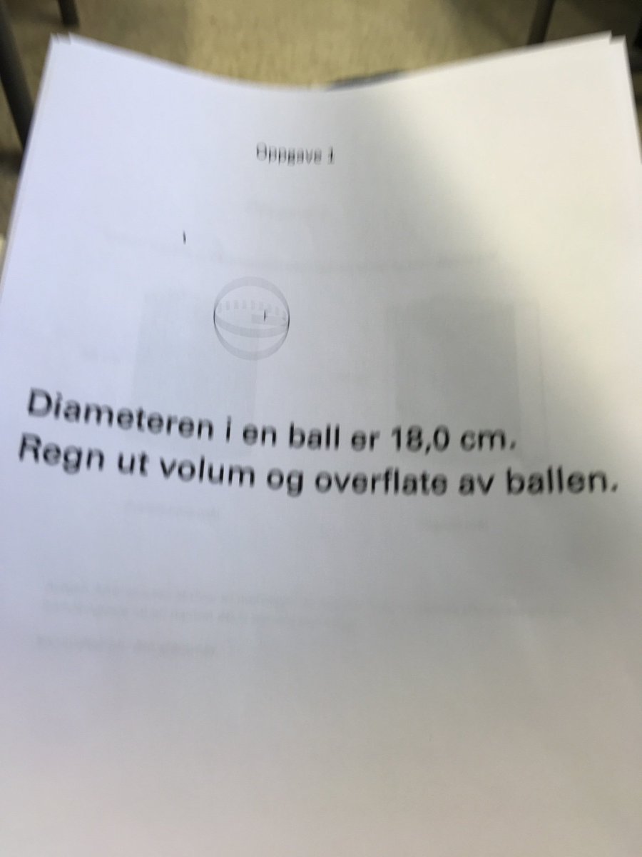 Jeg veileder lærerstudenter på en ungdomsskole i dag. Innom en mattetime nå. Hvor mange stortingsrepresentanter klarer denne? Få, tror jeg. Og who cares? Det er dårlig gjort at vi bestemmer at ungdommer må sitte inne en vakker vårdag som denne for å terpe på slikt til eksamen.