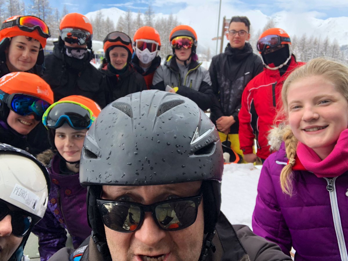 vicgoddard's tweet photo. A flying visit to the @PassmoresAc ski trip for a few selfies! https://t.co/JFRx4nFTL7