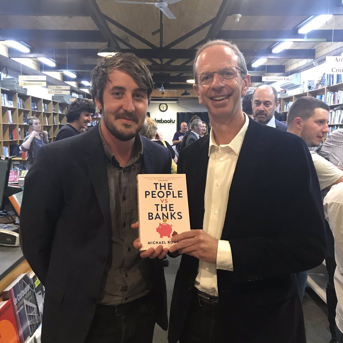 MUPublishing's tweet image. First book to market on the #bankingRC: The People vs The Banks by @MichaelRoddan about to launch by Peter Kell to full house. Thank you @Gleebooks 🏦 🐷 💰