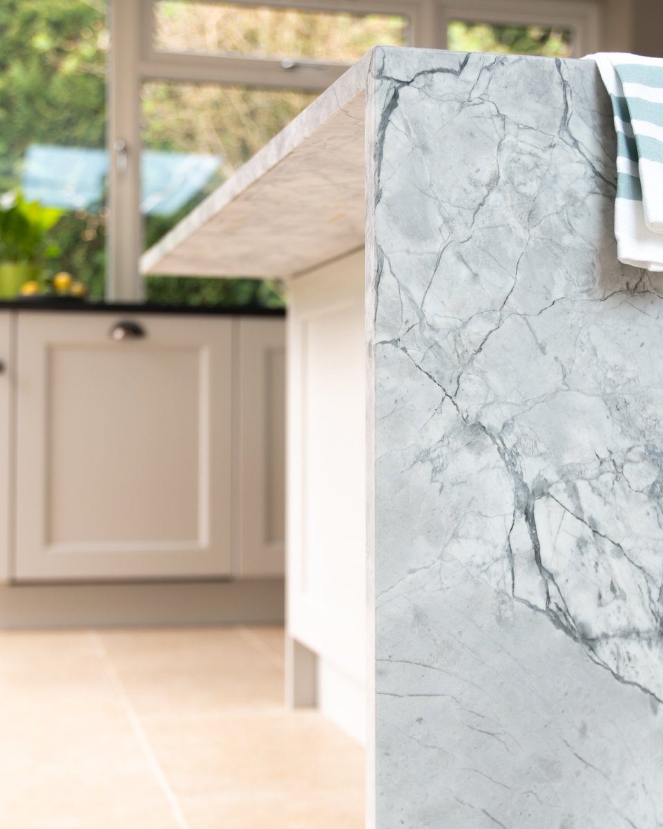 FWorktops's tweet photo. Waterfall islands- make a statement in your kitchen design 🌟#interiors #worktops #granite #marble #quartz #dekton #kitchendesignnetwork #hampshire #southeast #england #wiltshire #inspiration #kitchen #kitchenideas #bespoke #interiordesign #interiorinspo https://t.co/2Xa5z8VrGf