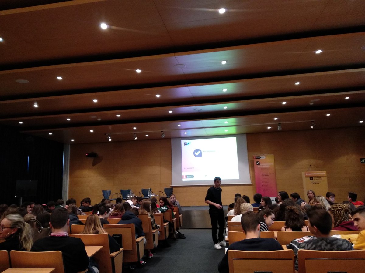 Workersnews1's tweet photo. La segona edició del programa "Emprendre amb valors" de @barcelonactiva arrenca amb la ponència de tres joves emprenedors que expliquen les seves experiències i projectes professionals. Aviat tindreu la noticia al nostre blog 💻🗃️ https://t.co/BPXVlXpCFm