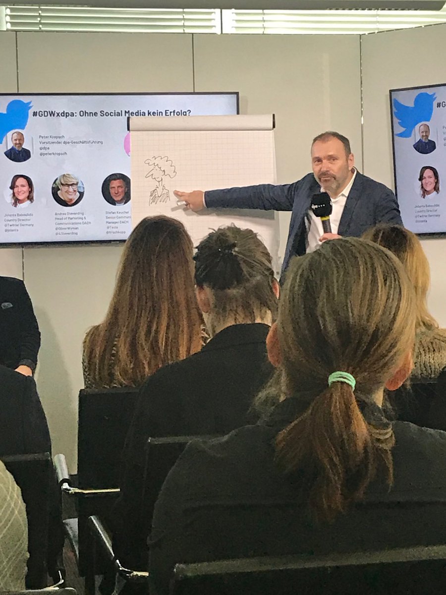 Heute bei #GDWxdpa ⁦<a href="/peterkropsch/">Peter Kropsch</a>⁩ in seiner Keynote ‚Vertrauen bekommt, wer offen mit Fehlern umgeht‘ #GDWxBER #Vertrauen #Fehlerkultur