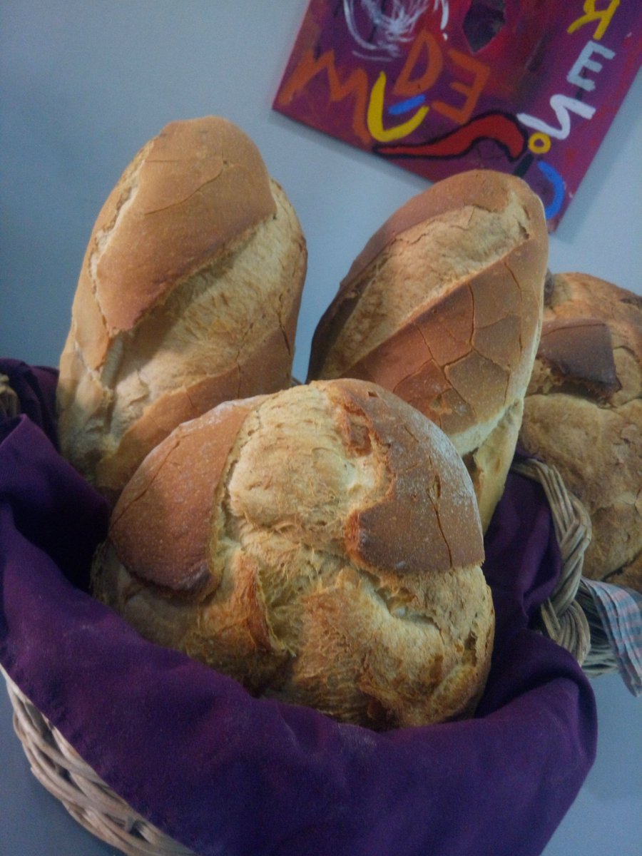 PostresDMusic's tweet photo. 🆕Comencem la setmana amb #novetats A partir d'avui tenim a la venda els #pans🍞 de La Torna del Pa Podreu adquirir #xuscos o #rodons de 500gr i pa de 1kg. La resta de varietat de pans, per #encàrrec, ja siguin sencers o tallats Desitgem que la nova oferta sigui del vostre gust😉 https://t.co/Mjib5NJwUt