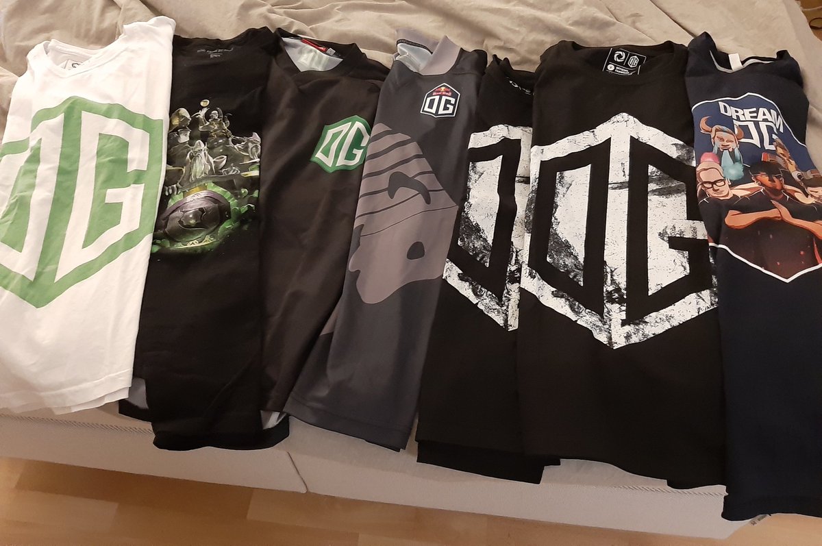 Aon1r's tweet photo. Been sorting my wardrobe and uhm...yeee 😂 #dreamOG https://t.co/rH7ex39Zyq