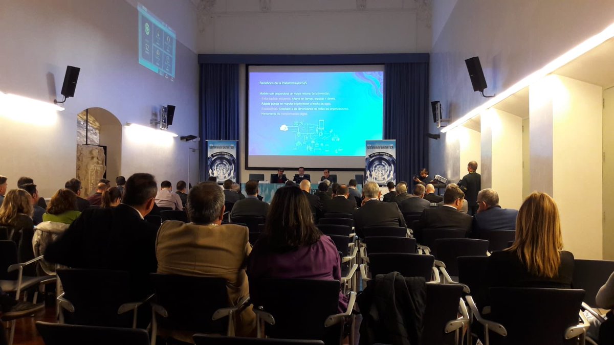 Esri_Spain's tweet photo. Hoy @kbchb participa en la Mesa Redonda de #SI2019 “Estrategia #IT en las Administraciones Públicas”. Así aplicamos la #geospatialcloud a la Administración. https://t.co/tSWzrlDlX8