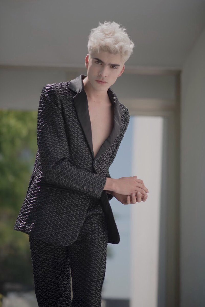 #luzybrea #campaña 
Colección disponible en breaofficial.com/tienda
#photo @lauragarciaphotography 
#mua @jean_alejo @_msvalentina1997 
#models <a href="/aina/">Aina</a>.weiss @rodrilagunaofficial 
#ss19 #pv19 #modaespañola