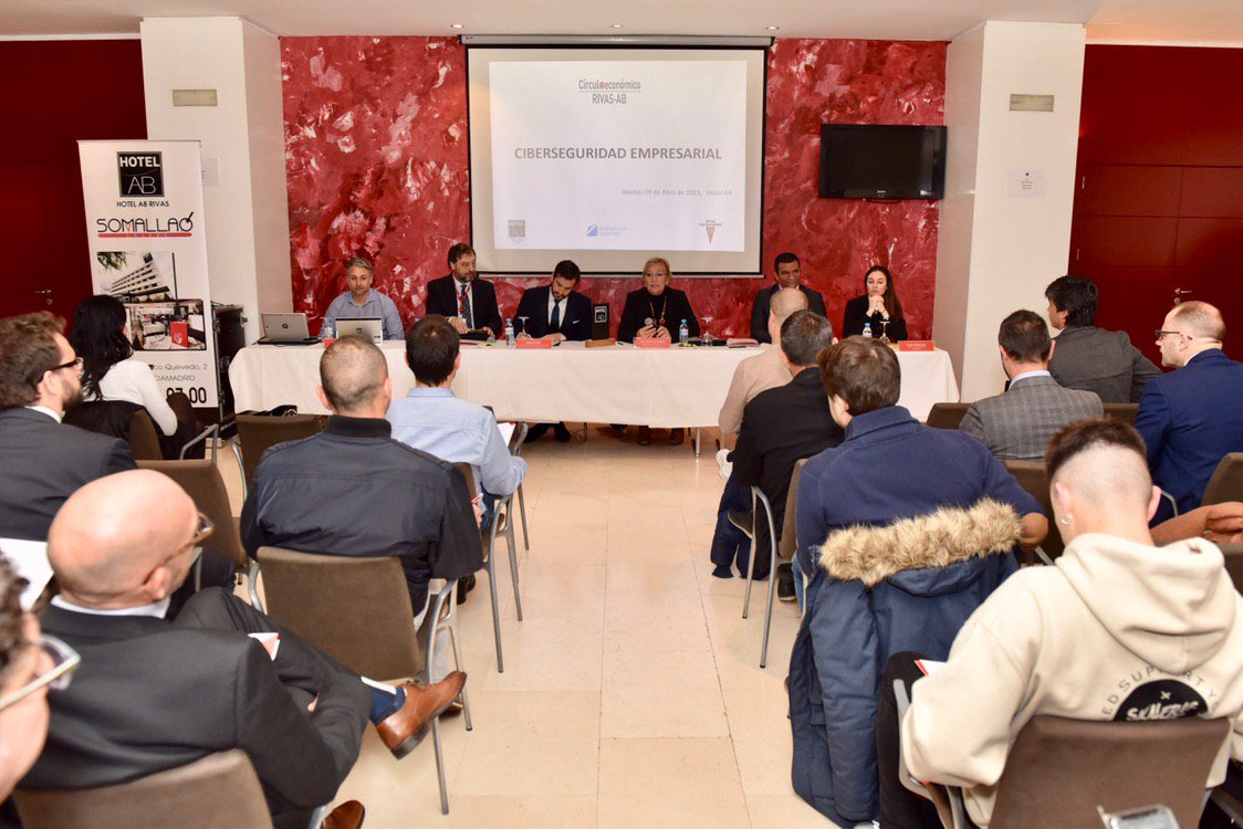 AytoRivas's tweet photo. ECONOMÍA Y DESARROLLO> Círculo Económico de Rivas-AB: Formación y debate para empresariado hoy en el tercer encuentro que se está desarrollando en el hotel AB de #Rivas. 'Ciberseguridad empresarial', aplicaciones móviles e Internet para empresas #desarrollo https://t.co/soJ8q9rxki