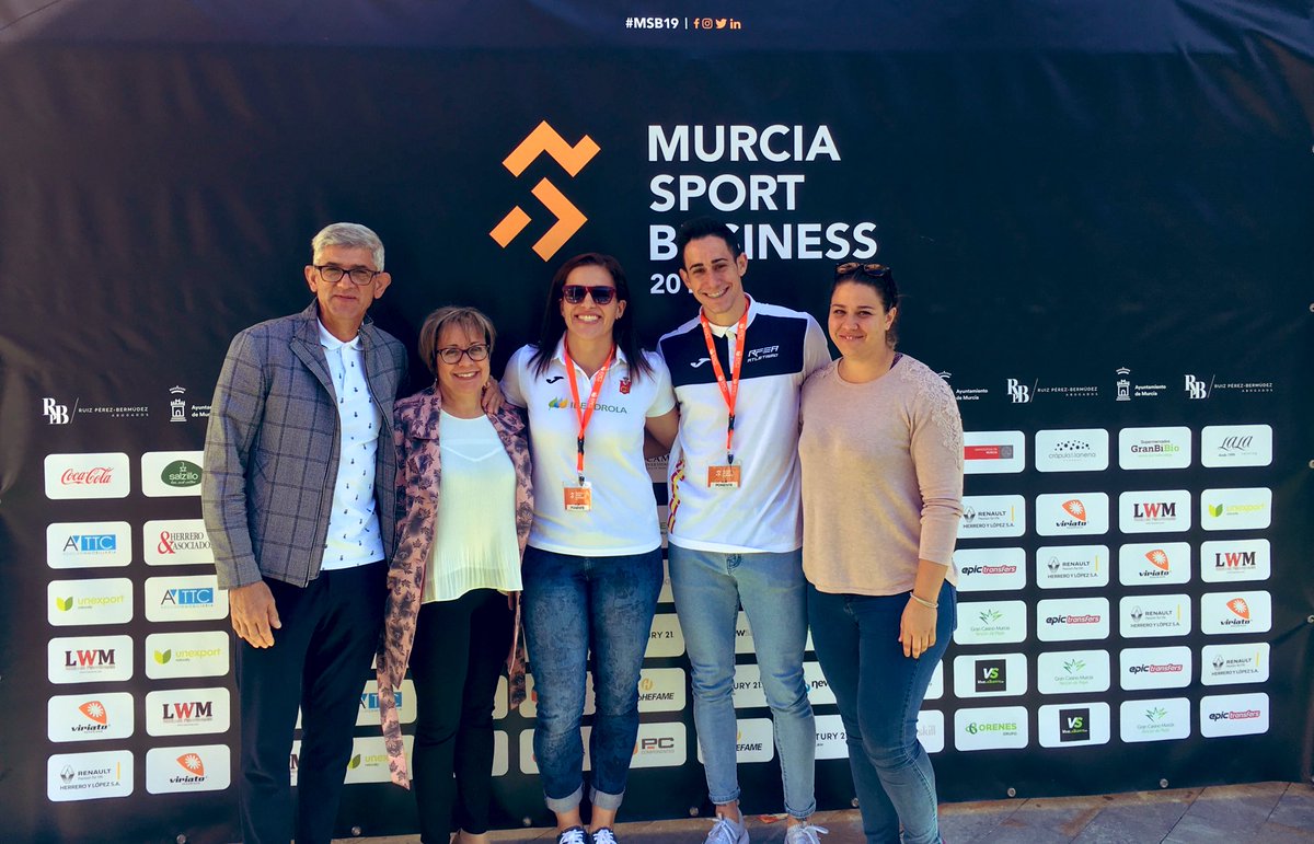 SulycaRuiz's tweet photo. Aportando nuestro granito de arena en @MurciaSPORT_B con @BarrancolSergio @jmolinacieza y nuestros acompañantes.  #MURCIASB19 https://t.co/kUc1zaPXlc
