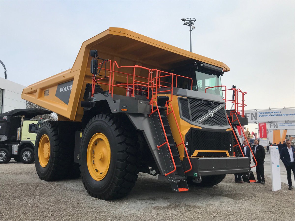 im_mining's tweet photo. The smaller #miningtruck market has been hotting up with new advanced offerings inc the 95 t @VolvoCEGlobal R100E &amp; the 100 t @Liebherr T 236: both are here at @baumaOfficial. @im_mining was the only #miningpress present at both truck launches in Scotland &amp; Austria respectively https://t.co/iG5lED2JZd