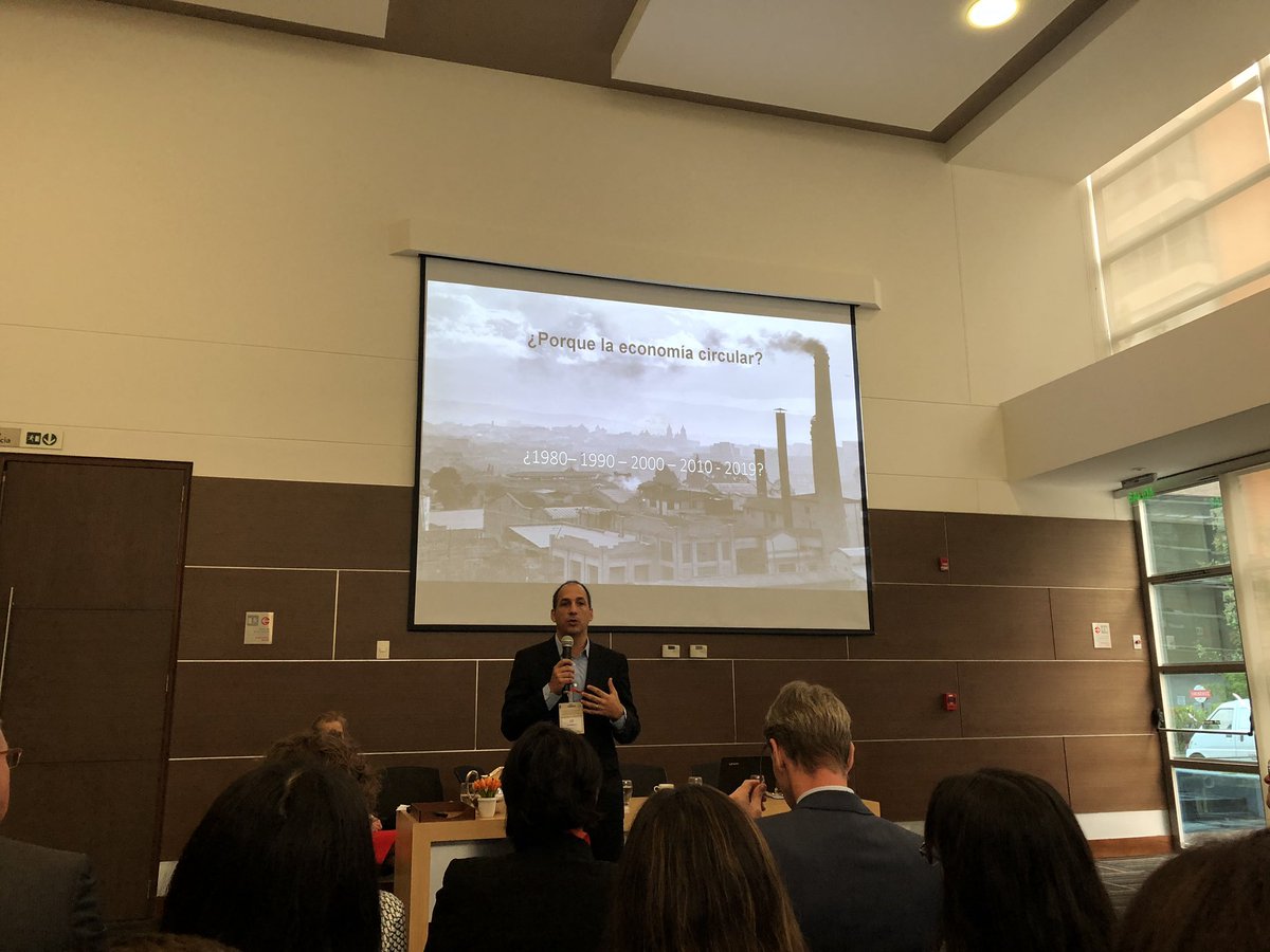 MoringEK's tweet photo. Hablamos de la #economiacircular en Bogota con ministerios, empresas y instituciones @HollandHouseCol @NLinColombia @wequips @yepprogrammes #yep https://t.co/3SdBjynXpr