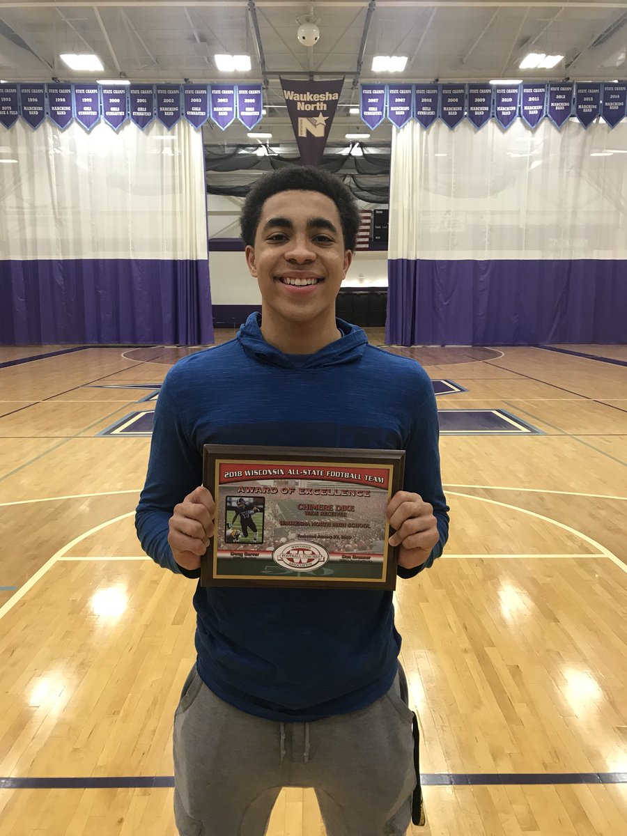 Chimere “Receiving” his WFCA All State Plaque! Congrats <a href="/chimdk11/">Chimere Dike</a>