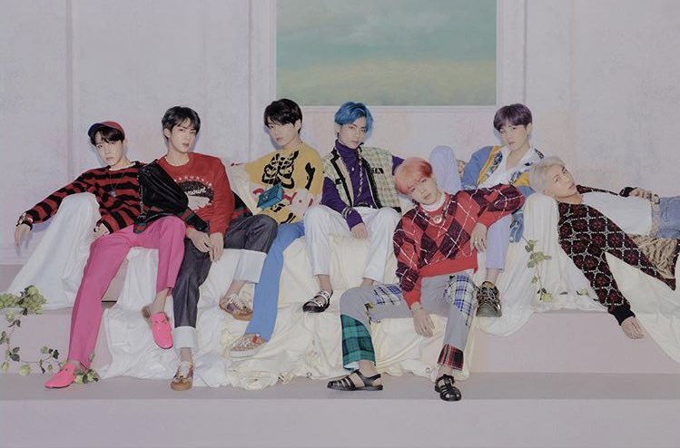 Aanstaande vrijdag vanaf 11 uur starten we met de verkoop van het nieuwe album MAP OF THE SOUL van BTS!! 🤩🤩

Bij aankoop van de album krijg je er een gratis poster bij! Heb jij er net zoveel zin in als wij? 
Tot vrijdag 🎤. #bts #KPOP #btsnl #gratis #poster #cd #album #Release
