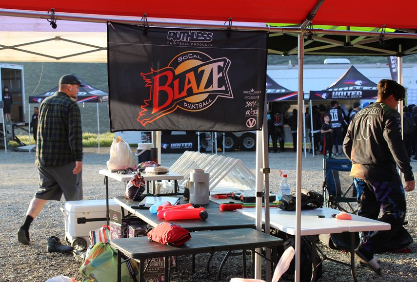 SocalBlaze's tweet photo. Flying high with pride.  

#pushpaintball #d3fysports #bunkerkings #builttowin #virtuepaintball #ruthlesspaintball #paintball #upl #paintball4life #paintballer #paintballing #socalblaze #paintballlife #paintballteam #paintballphotography https://t.co/AUtJIAP5Il
