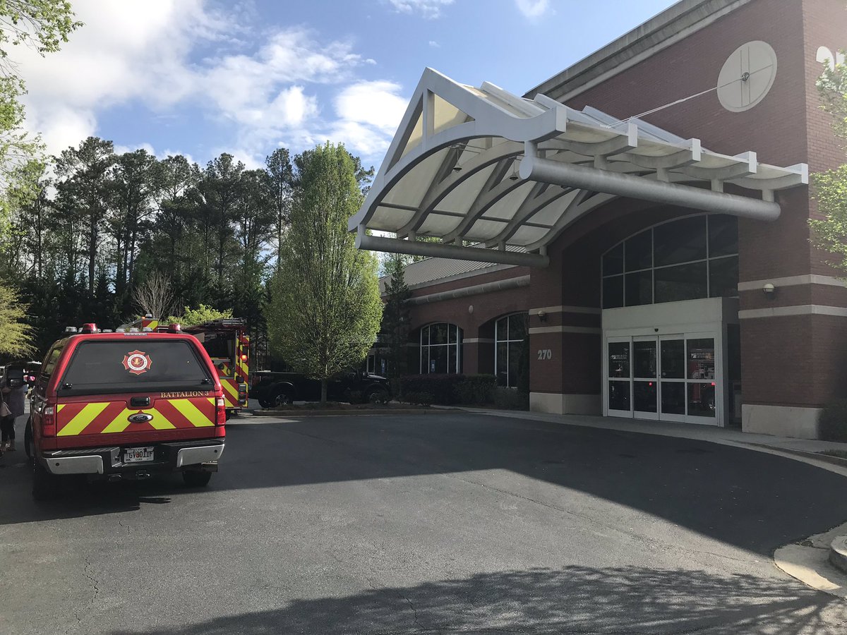 lisklen's tweet photo. Happening now - best excuse for a late doctor appt ever!  Fire in the building - all evacuated. https://t.co/W6r7PI3IJ0