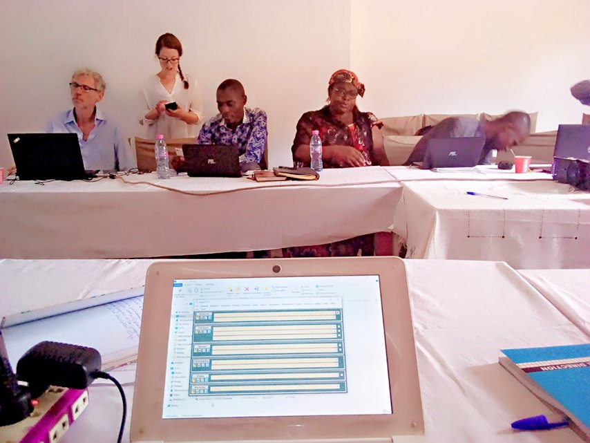 Klaus Beyer hat mit Kollegen aus #Maroua, #Ngaoundere, Hamburg und Frankfurt eine 3 tägige fieldschool organisiert. Dabei ging es um Softwarenutzung, Analyse sozialer Netzwerke, Toolbox interlinearisierung und Elan Anwendung wurden vorgestellt und eingeübt. #Afrikanistik #Uni