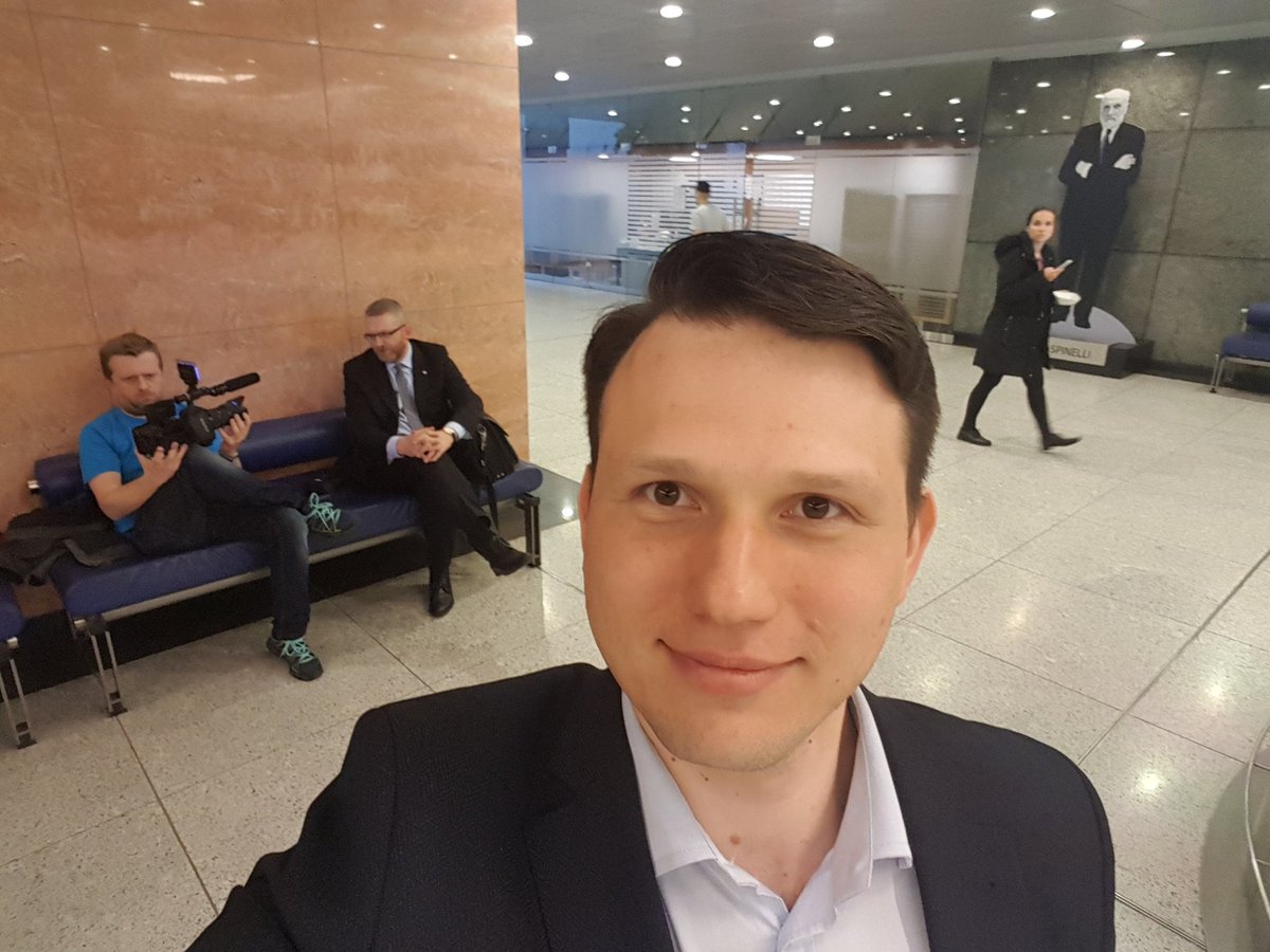 Slawomir Mentzen On Twitter W Tle Grzegorz Braun Opowiadajacy O Nazistowsko Komunistycznych Korzeniach Ue