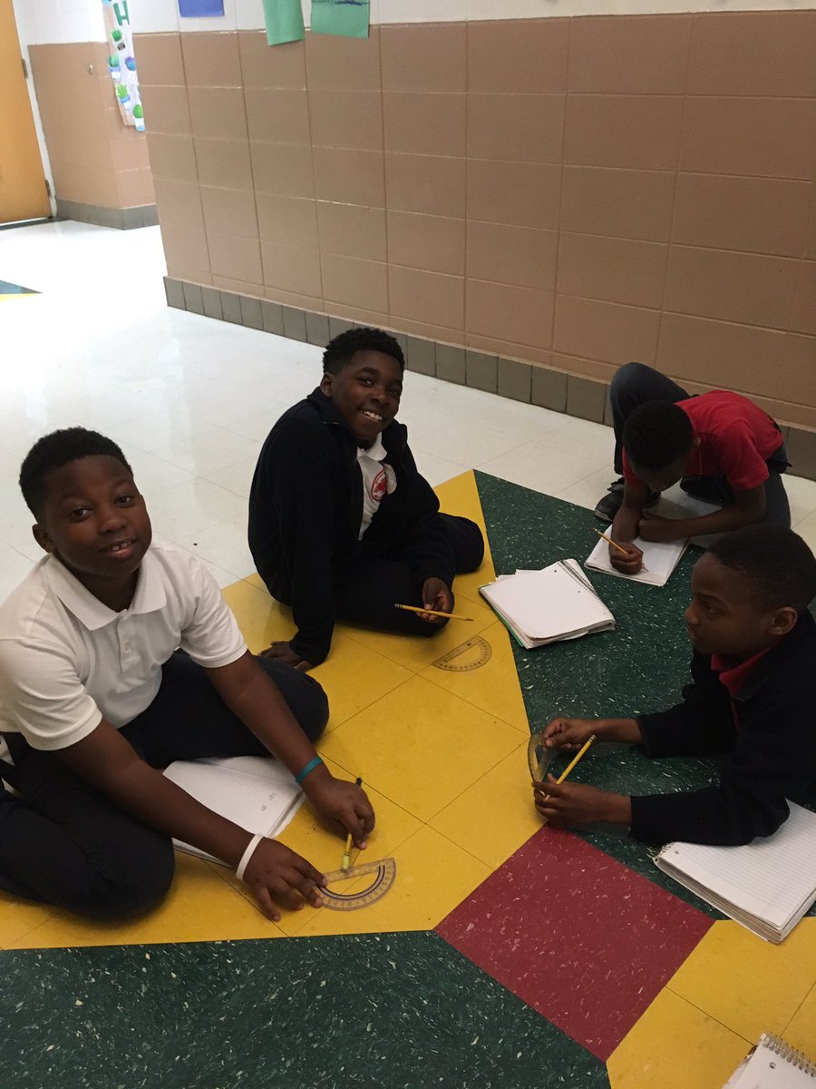 PsdunnDunn's tweet photo. Acute! Obtuse! Right! What’s your angle? Practicing with protractors! https://t.co/loY0hVJZ3C