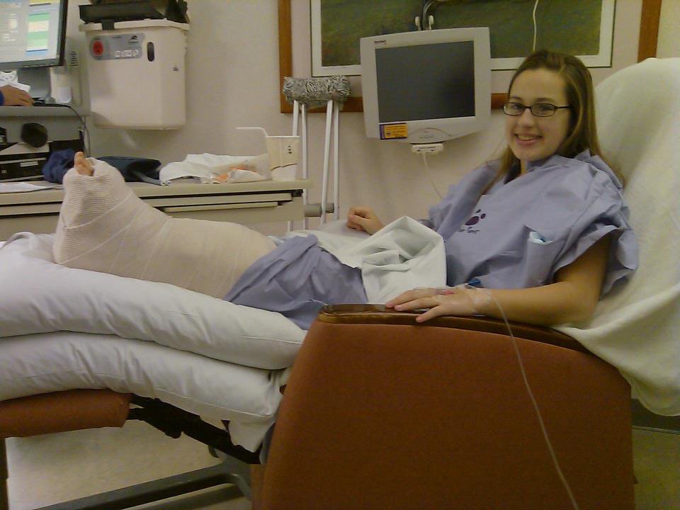 ExerciseMasters's tweet image. Throwing it back to when our own dancer, Miranda, had to have ankle surgery following many dance injuries. This week we are working on a video about our research and she will have to relive those injuries for the sake of research! #TheThingsWeDoForResearch #biomechanics #dance