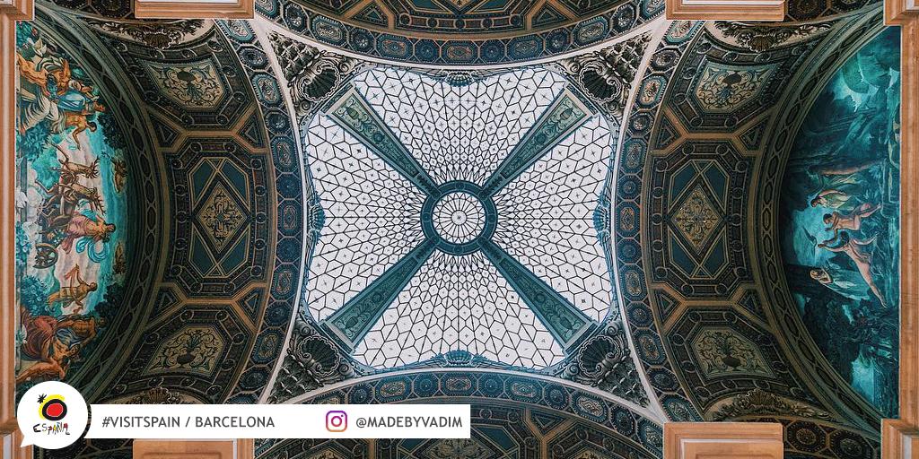 Je mag ons niet geloven als we je vertellen dat dit de binnenkant van een postkantoor is. 
Barcelona zit vol verrassingen! 
#Spanje #VisitSpain #Barcelona #SpainUrban 
<a href="/catexperience/">Catalunya Experience</a> <a href="/VisitBCN_EN/">Barcelona</a>