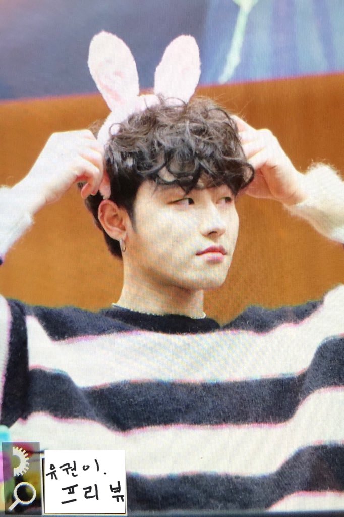 TenderPoison409's tweet photo. 190409 팬싸  
생일축하해~~~🎂🎁🎊🎈🎉
#blockb  #BASTARZ #블락비바스타즈 #유권 #ukwon https://t.co/Zhxqe2WGP6