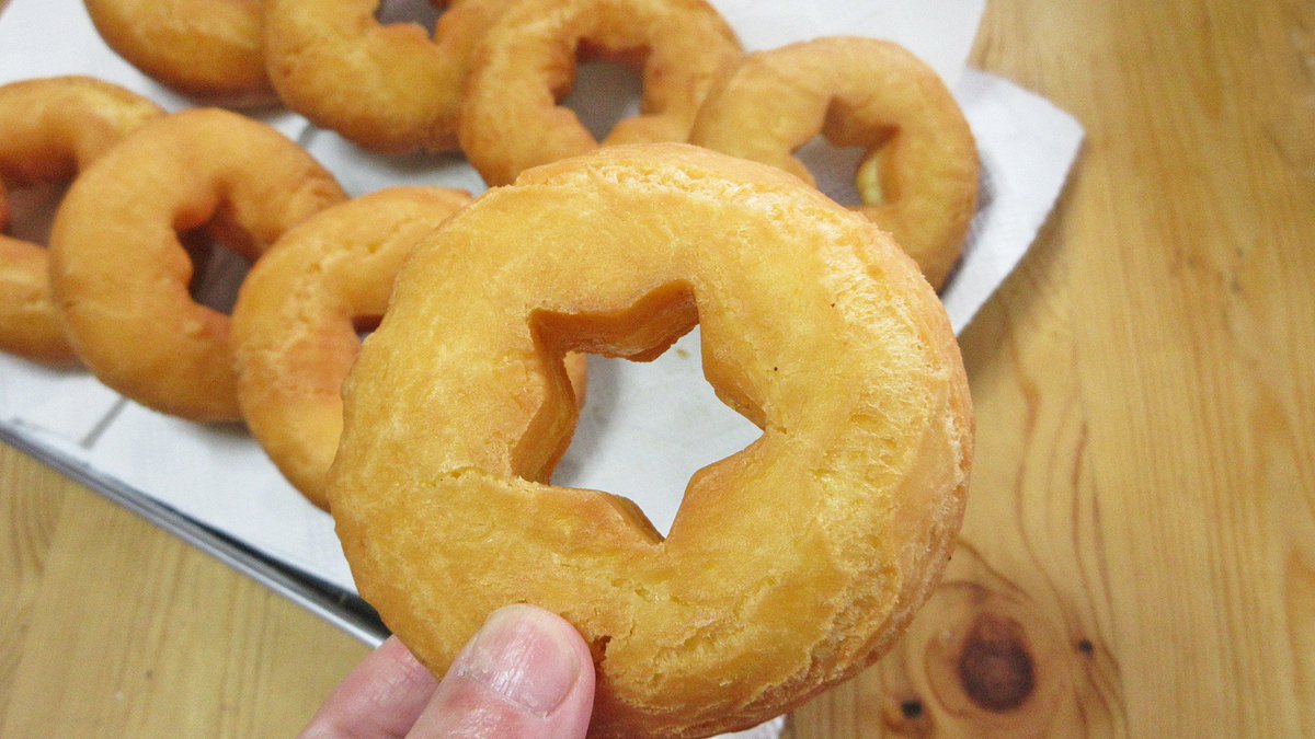 Minly プリキュアのドーナツが近所に売ってないという姪っ子のために 根本的解決にはならないけどスタードーナツ作ってみました たぶん付属シールが欲しいのだということはわかってるんだけどね W お菓子作り スタードーナツ スタートゥインクル