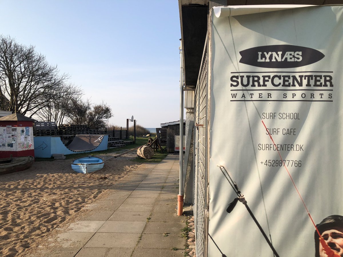 KristianWestfal's tweet photo. Er forleden rykket på det lokale #kontorfællesskab på #lynæs surfcenter. 👍❤️🤩#Vandkantsdanmark kan noget helt særligt - biz-møder kan afholdes i #havkajak eller #SUP 👏 #dkbiz #dkmedier #entimefrakbh @LDFdk Kommer I @Energiregulator? #vielskerlynæs #vielskerhalsnæs #halsnæs https://t.co/c4z060wvUs