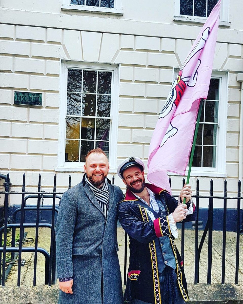 barnacle_barnes's tweet photo. Pirate walks this weekend was led by Captain Barnacle Barnes as Blackbeard
The international group were on a stag weekend in Bristol.
#piratewalks #bristol #SaveTheDogger https://t.co/iVc2PA4stj