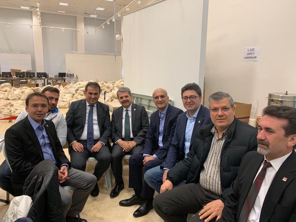 Feridun_Bahsi's tweet photo. CHP’li Milletvekili arkadaşlarımızla #Malepe seçim kurulundayız.
Maltepede geçersiz oyların sayımı uzun sürecek gibi görünüyor.@meral_aksener @iyiparti @TekinBingolCHP @hasanbaltacichp @EnsarAytekin10 @AyhanBarut01 @AvUnaldemirtas https://t.co/b9MVAEnFHX