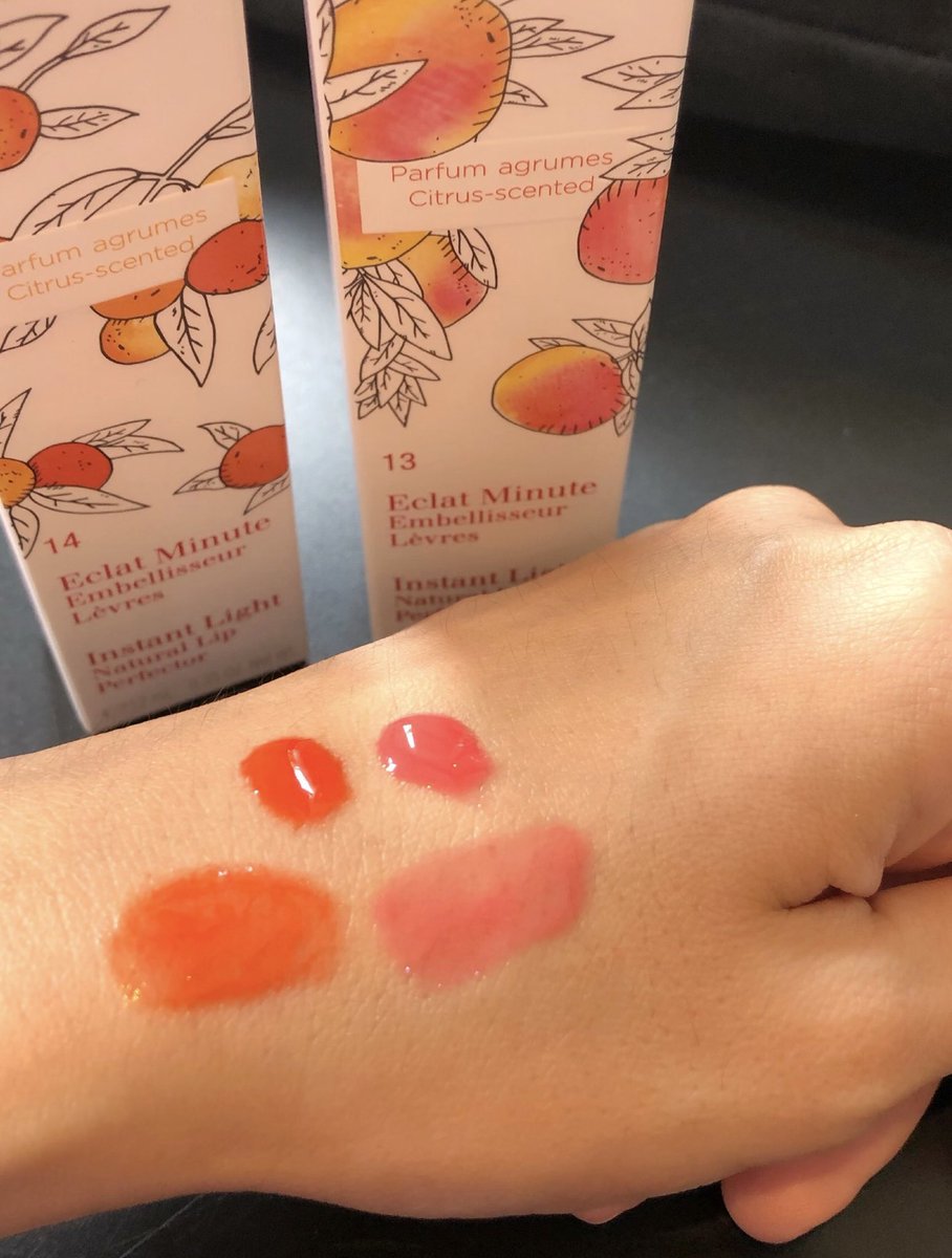 GlamDe's tweet photo. CLARINS Instant Light Natural Lip Perfactor Limited Edition, there are 2 colors which are 13 Pink Grapefruit 12ml. and 14 Juicy Mandarin 12ml. Try to create new color by mixing these 2 😊
#gaedeglam #เก๋เดอแกลม #40เพิ่งคิดรีวิว #clarins #clarinslipstick #beautyreview #BeautyBlog https://t.co/DHiUTmIkzn