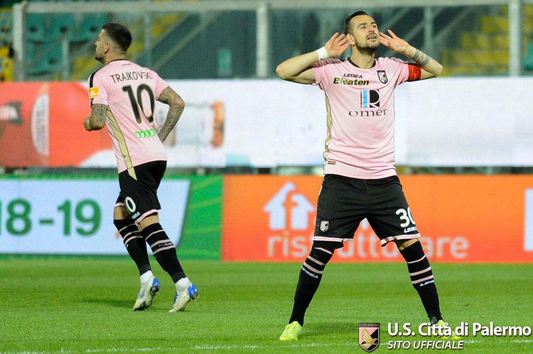 palermefc's tweet photo. [#PalVer] #Nestorovski 🇲🇰⚽️🔥 https://t.co/hXZLZEasun