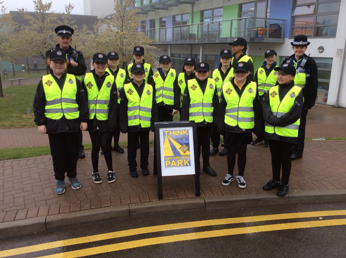 BHVCHeddluBach's tweet photo. Our Heddlu Bach were ably assisted today by the wonderful #CSOGunter and #CSOShearn on their parking patrol outside @bhvcprimary this morning #minipolice #workingtogether #safeparking @gpsuptmrichards @gppontypool #heddlubach https://t.co/QhB6PCBDlF