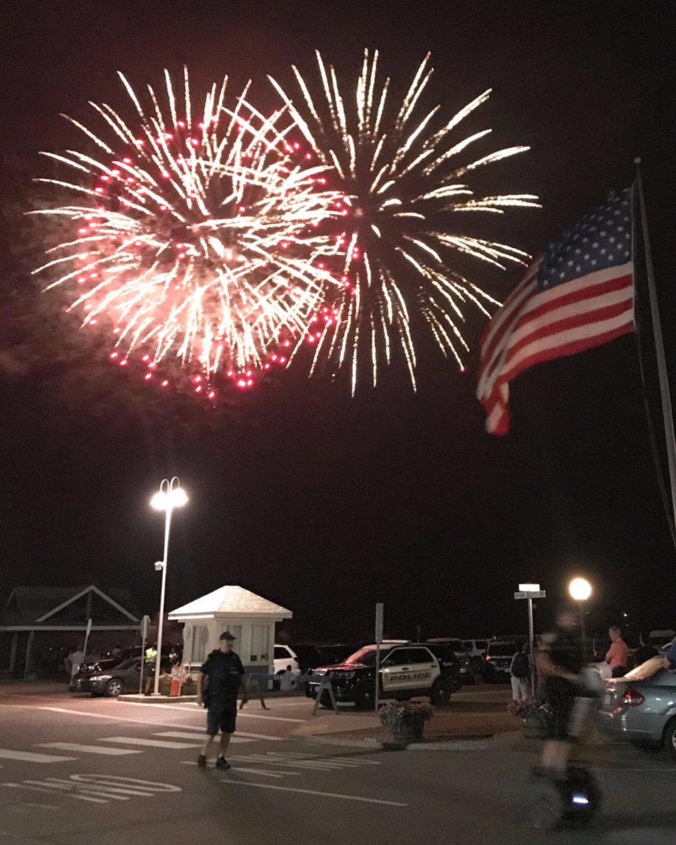 MVSurfsideHotel's tweet photo. The Oak Bluffs Fireworks is one of the biggest nights of the year.
Steps from our property all that's left to do is pull up a beach chair, sit back and enjoy. 
Call us today to reserve your room for Friday August 16 before we sell out. 
#MarthasVineyard #Summer #Vacation https://t.co/6Rj6fOnjUx