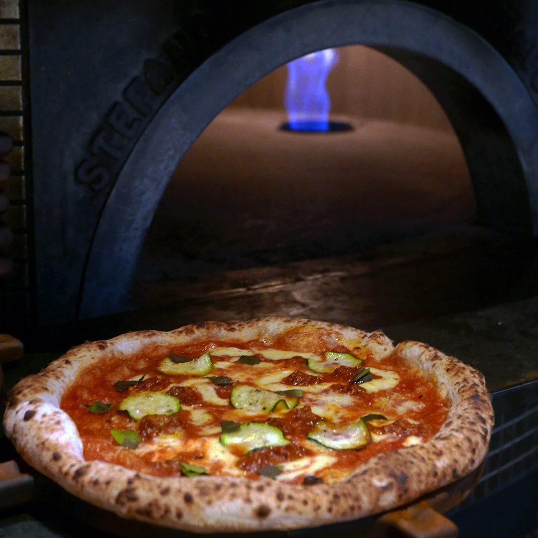 haicenato's tweet photo. Who has tried @ben_tish's guest chef pizza? Spiced pork with anchovy, orange and mint, with Pecorino Rosso, courgette. £1 goes to @HospAction #haicenato #bentish #sourdoughpizza https://t.co/5HpPmCqvUs