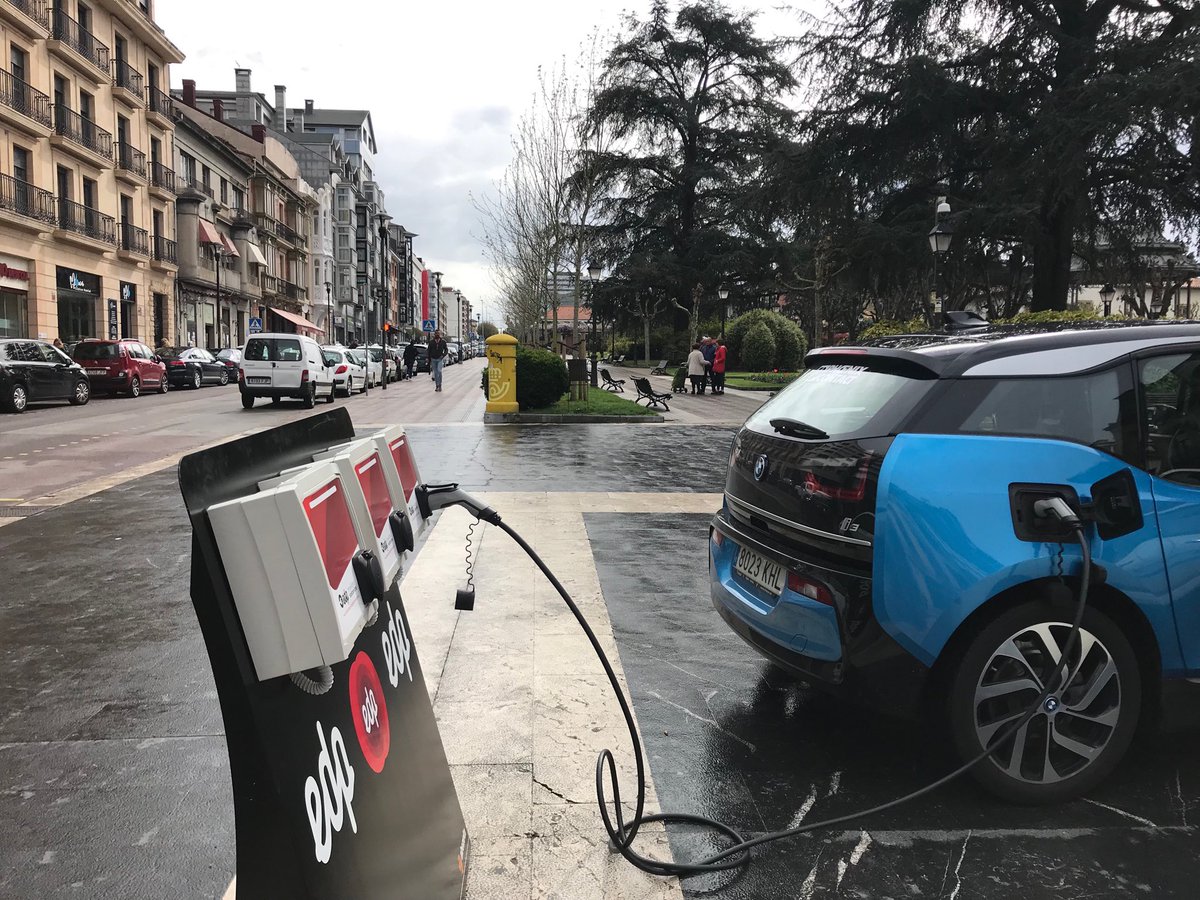 adrianomones's tweet photo. Visita de Cipriano Fernández, CEO de @efibat, para participar en la prueba de #conducciónsostenible en #SieroSeMueve2019. @AytoSiero @GobAsturias @FundacionFaen @EnergiaEDP @PhoenixContactE #Emobility @AUVE_Asturies https://t.co/pTZzmjIgMi