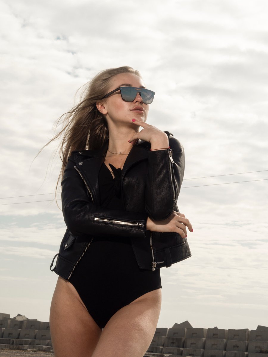 EG_Visur's tweet photo. Al mal tiempo buena cara y siempre protegidos.
.

.
👓 Unisex
👓 Lentes categoría 3
👓 Protección UV400

#AlucinoConMisGafas #sunglasses #gafasdesol #elenagarciaeyewear #pantallas #tuttolente #ópticas #style  #moda #gafas https://t.co/4L88zBdU1Q