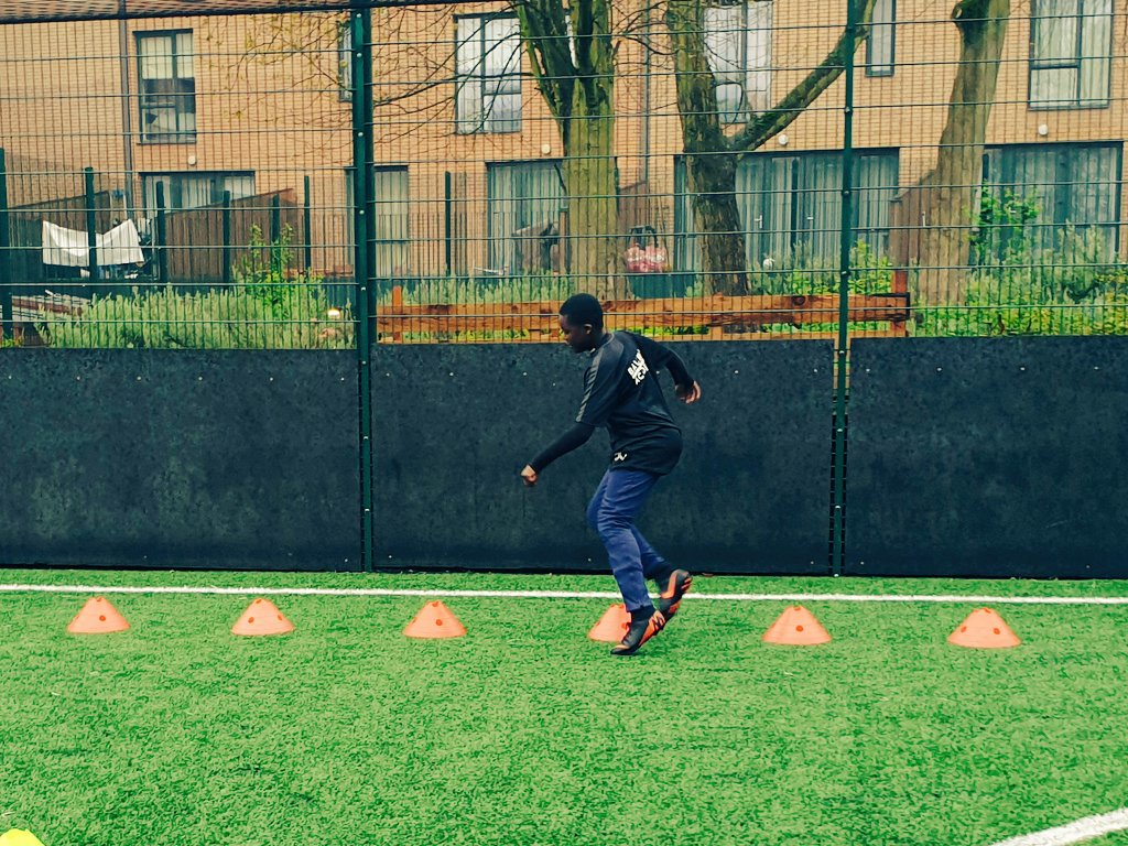 BallersAcademy_'s tweet photo. Morning #SAQs #EasterCamp #Day2 @WISE16 @SE16Hour @WorgInfo #ballers https://t.co/milCuf5Bbs