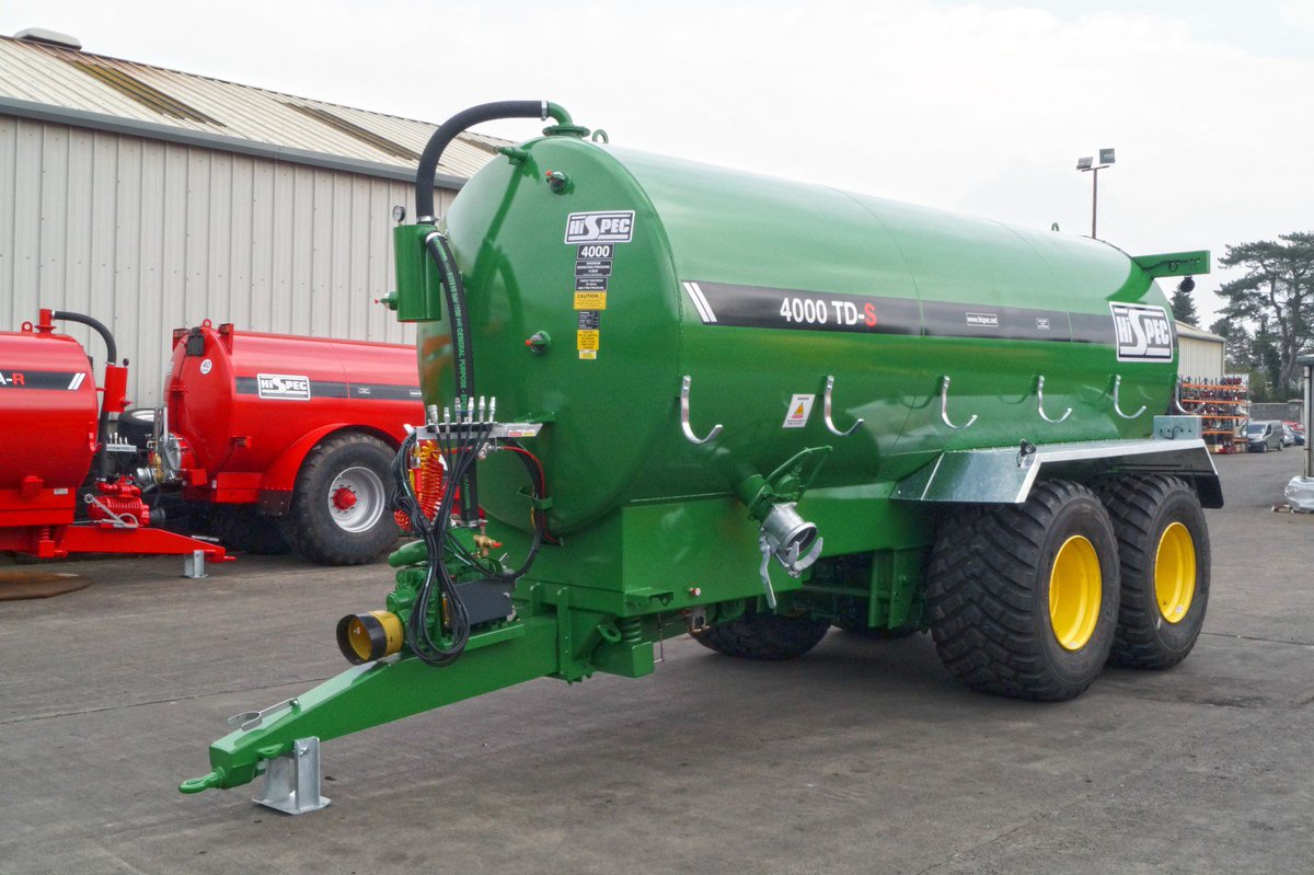 HiSpecEng's tweet photo. 4000 TD-S fitted on 710s, with galvanised mudguards and hose carriers and finished in John Deere green #hispec #johndeere #greenmachine #hispecengineering #slurrytanker https://t.co/LGkddaEPXM