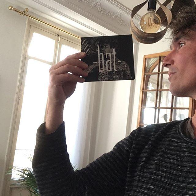 _bat_music's tweet photo. Les CD de l’album .point. sont arrivés...
👏🏻🎧🎤🎹🦇🔉💿
Pour le recevoir à la maison contacte nous en mp!✉️ https://t.co/WdyrKsUzxS